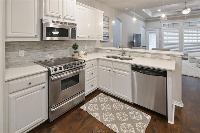 Building Photo - 200 Karten Ln