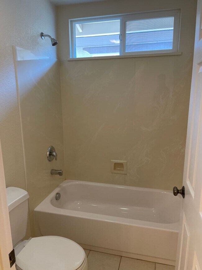 Building Photo - NICE TWO STORY HOME IN WEST ROSEVILLE