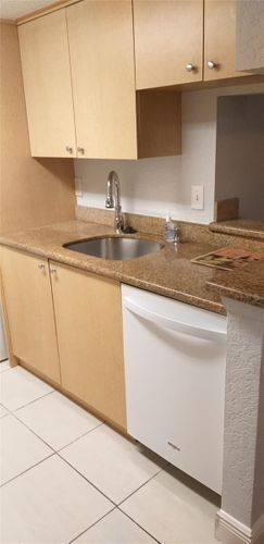 Building Photo - 9855 Westview Dr