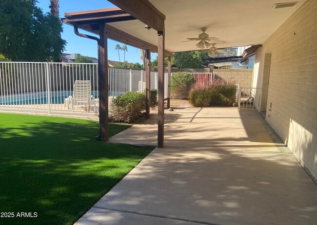 Building Photo - 4325 E Greenway Ln