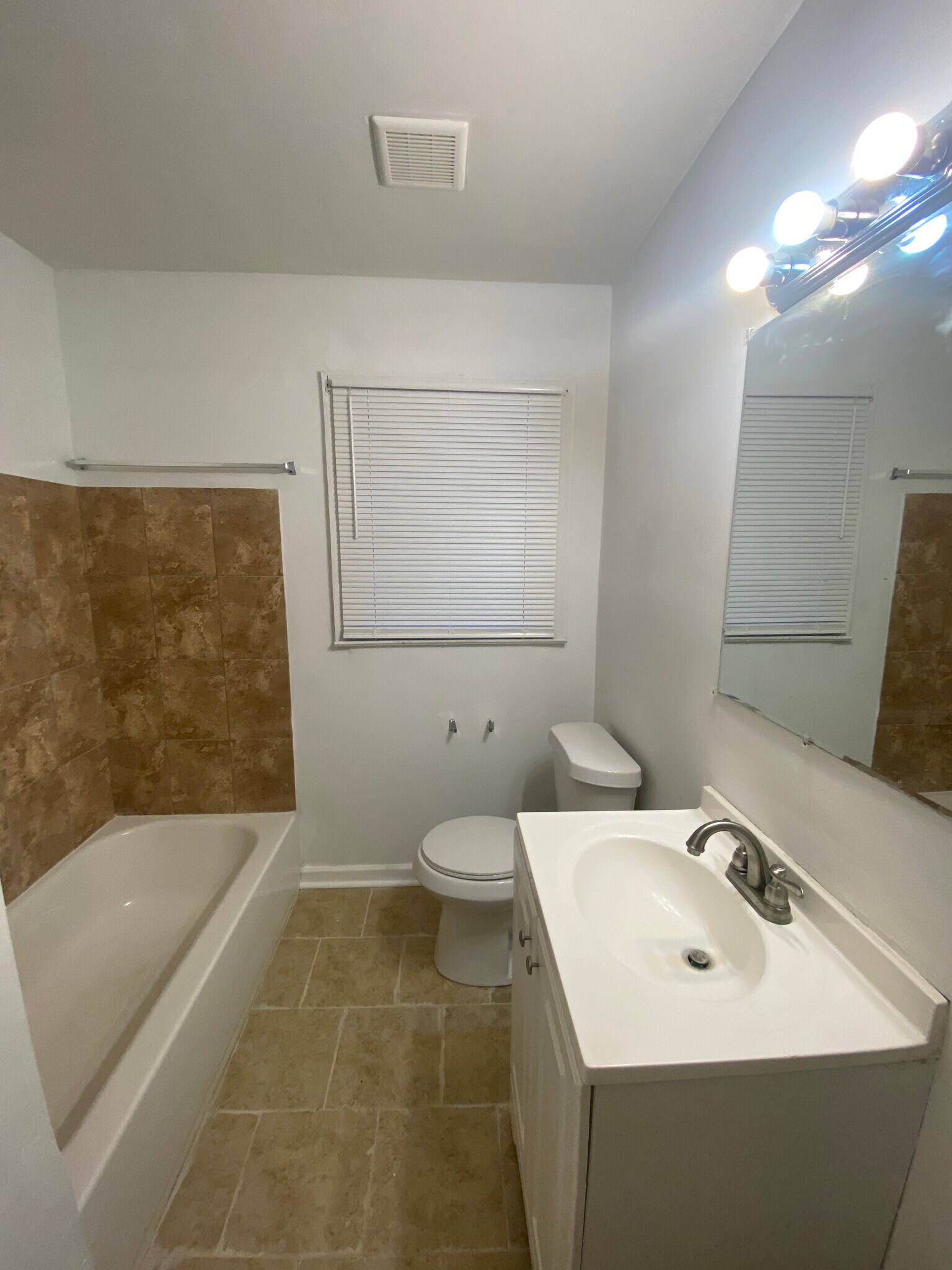 Bathroom - 2431 Baxter Rd SW