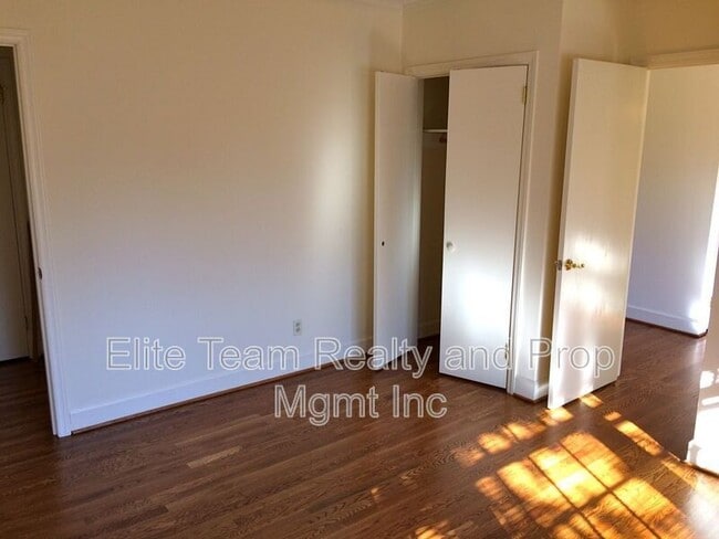 Building Photo - 513 Webster Pl