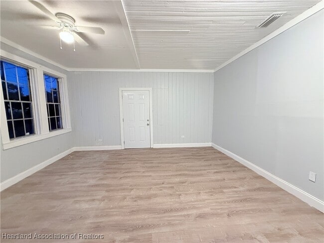 Building Photo - 320 Walnut St