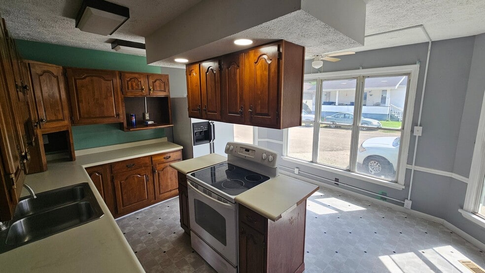 Building Photo - 23 Madison St