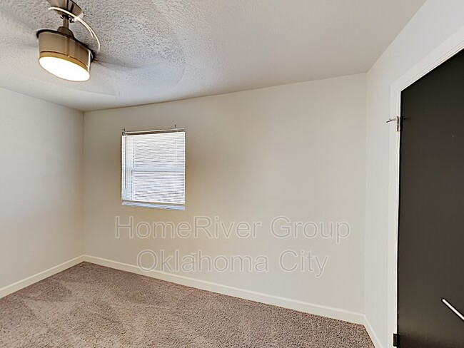 Building Photo - 6024 W Hefner Rd