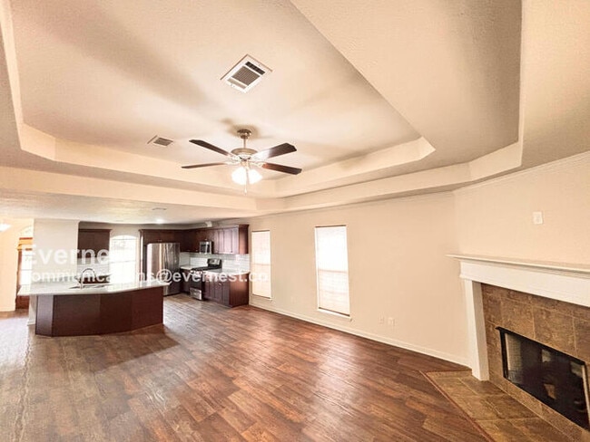 Building Photo - Beautiful 3-Bedroom Home with Modern Ameni...
