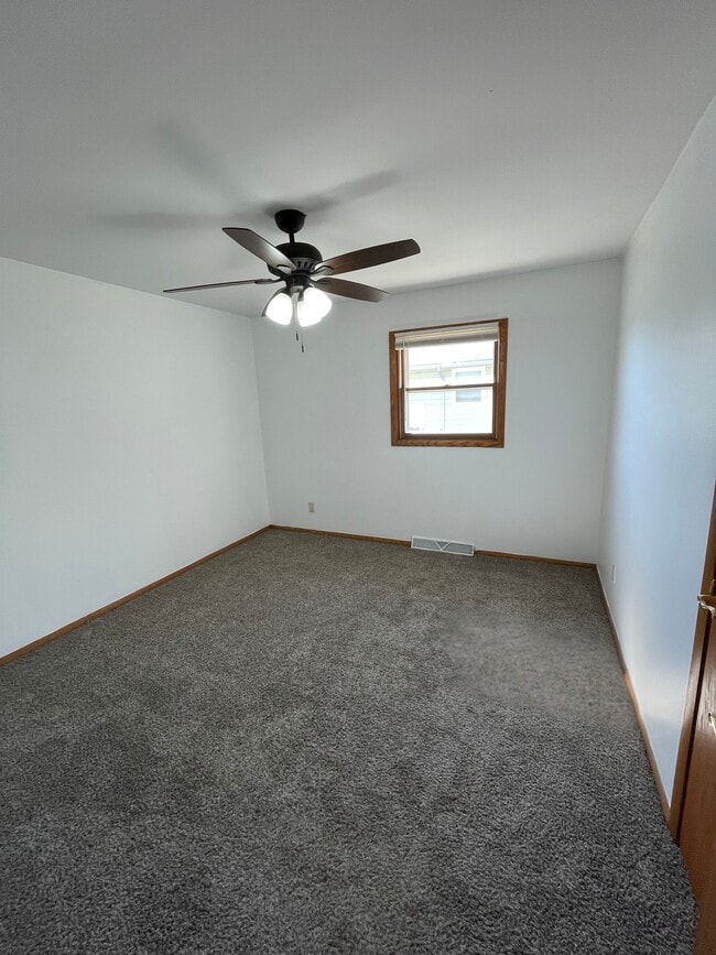 Building Photo - 705 Willow Run St