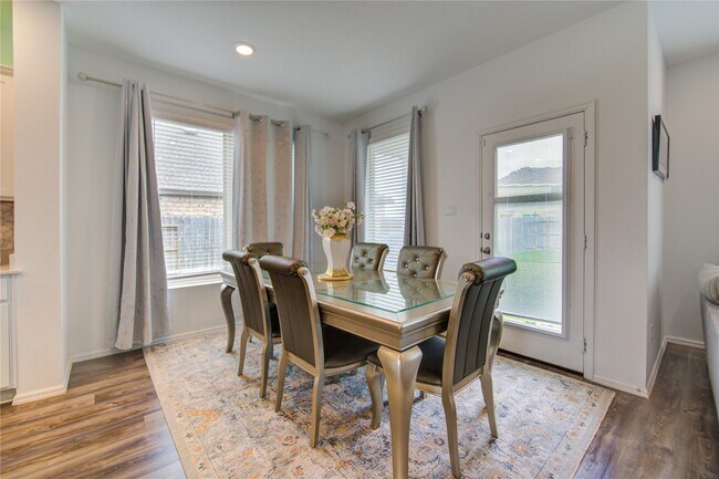 Building Photo - 26627 Ledgemont Dr