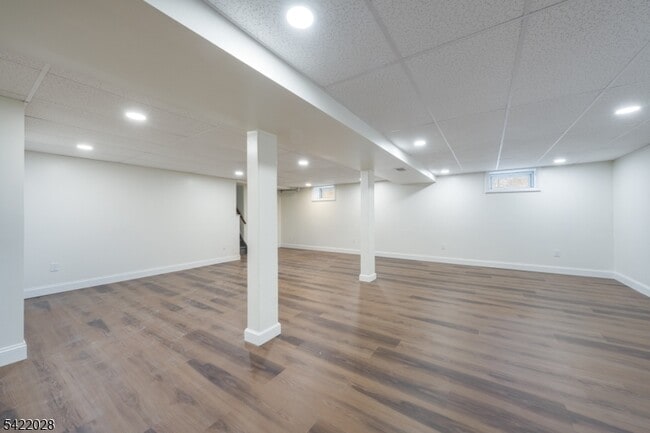 Building Photo - 6 Windsor Way