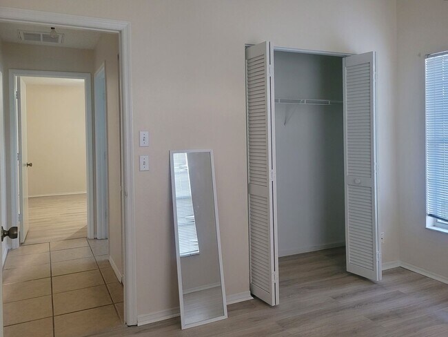 Building Photo - 3/2/2 Home with many upgrades in the 34609...