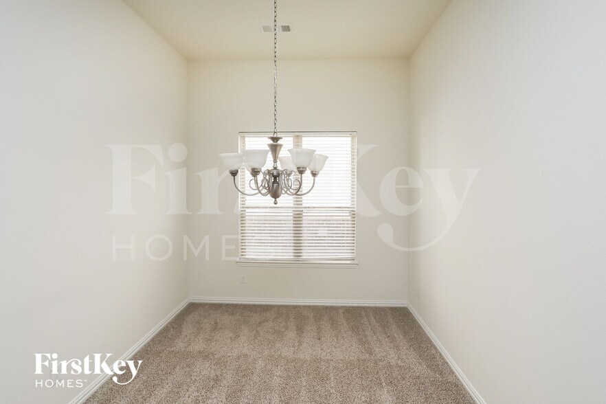 Building Photo - 1014 Longhill Way