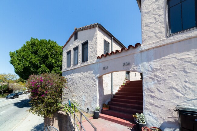 Building Photo - 836 Silverlake Blvd-