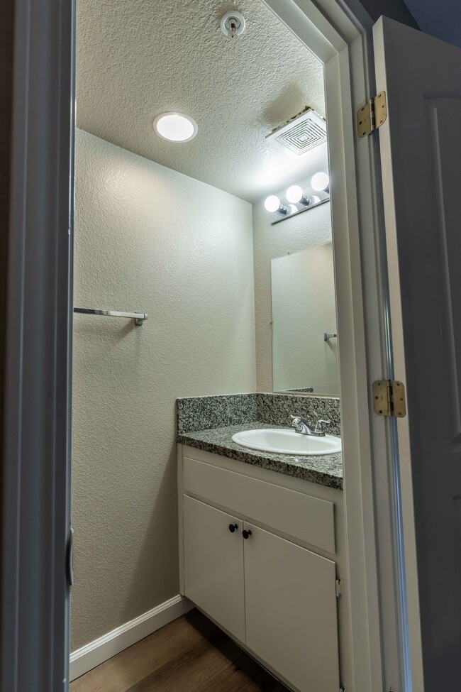 half Bathroom - 3739 Black Eagle Dr