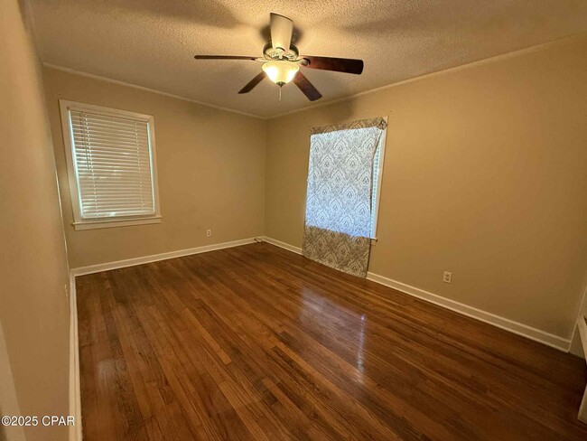 Building Photo - 1118 Fairland Ave