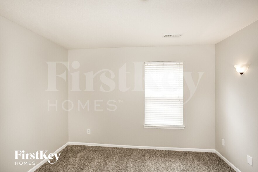 Building Photo - 15551 Dusty Trail