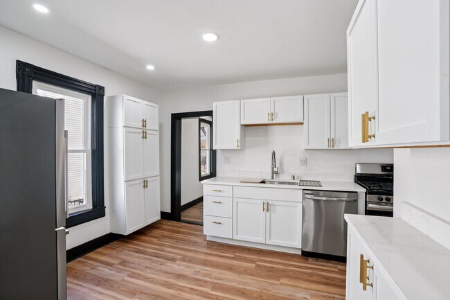 Building Photo - 5039 26th Ave