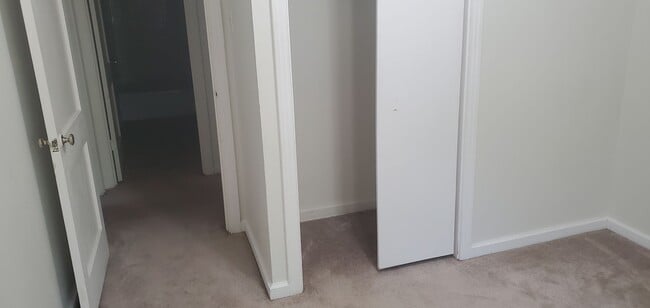 Building Photo - 2 bd, 2 ba house in old SW Columbia, fence...