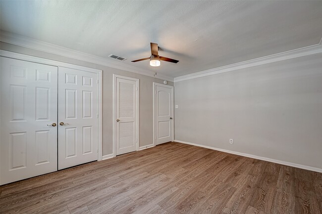 Building Photo - 5831 Annunciation St