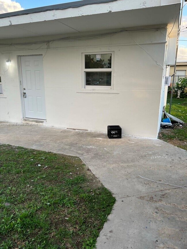 Primary Photo - 1107 SW 2nd St
