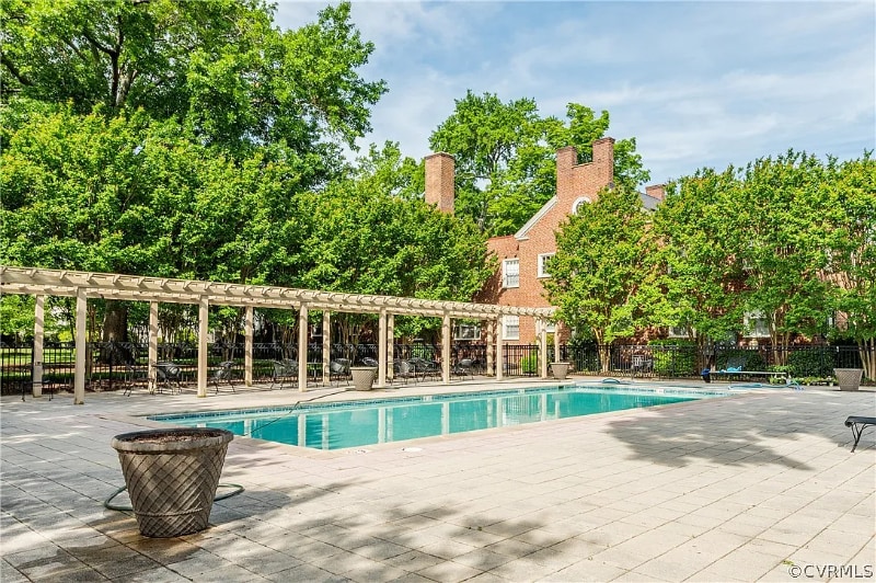 Building Photo - 36 E Lock Ln