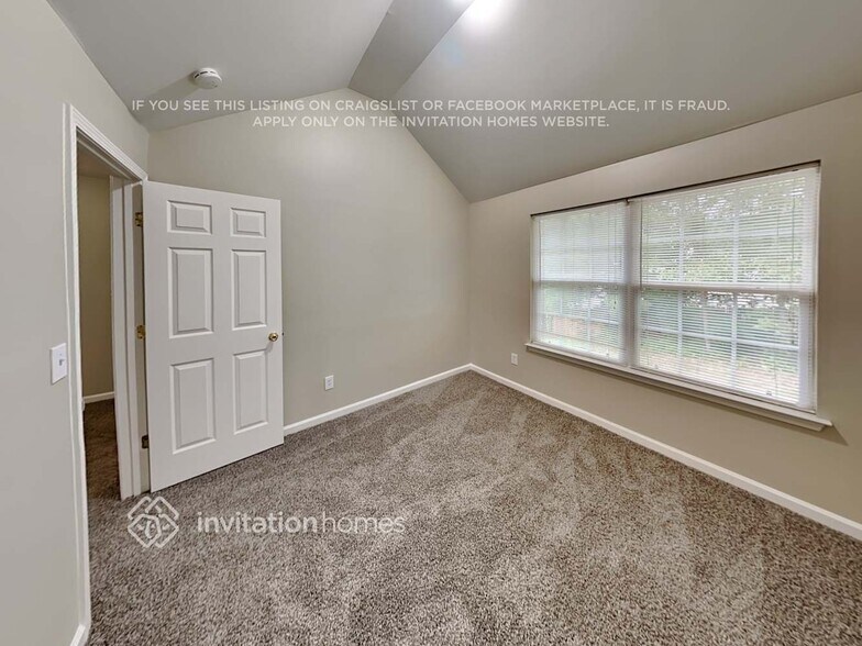 Building Photo - 556 S Fortune Way