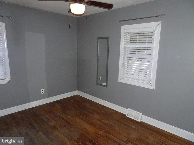 Building Photo - 53 Robinson Dr