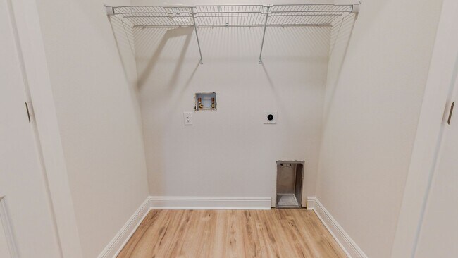 Building Photo - 3 bed 2.5 bathroom townhome in Santa Rosa Beach