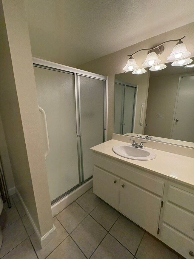 Building Photo - Stunning 2-Bed, 2-Bath Retreat