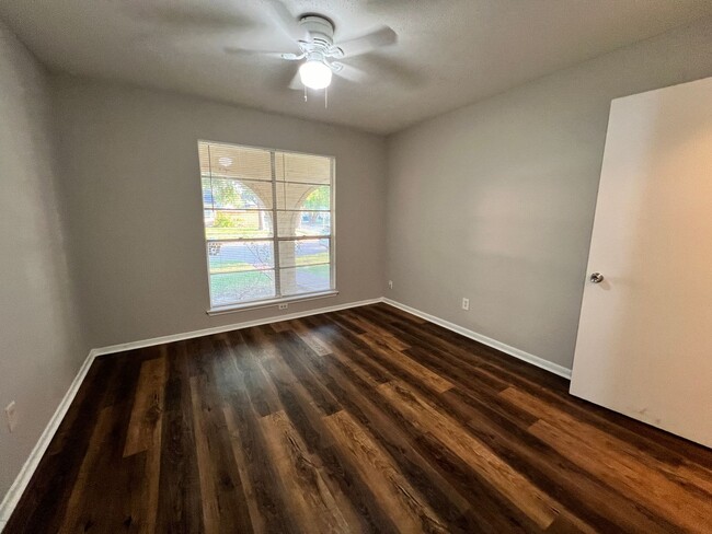 Building Photo - Duplex in Southwest Houston with Spacious ...