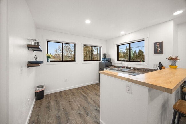 Building Photo - 420 N 6th Ave