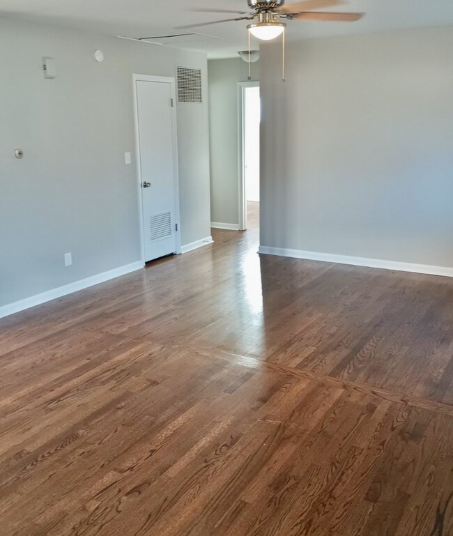 Building Photo - Beautifully Updated Home in KCMO!