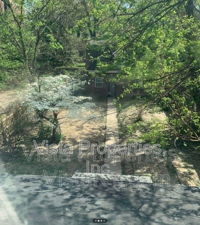 Building Photo - 514 W Oak St