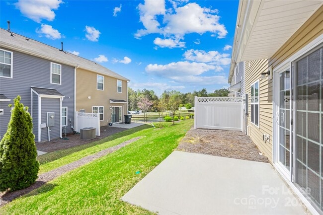 Building Photo - 15235 Wrights Crossing Dr