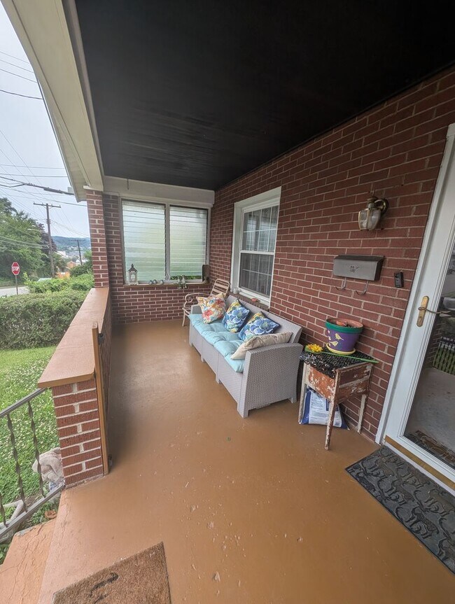Building Photo - 3 Bed/1 Bath Home for Rent -- $300 CREDIT AVAILABLE