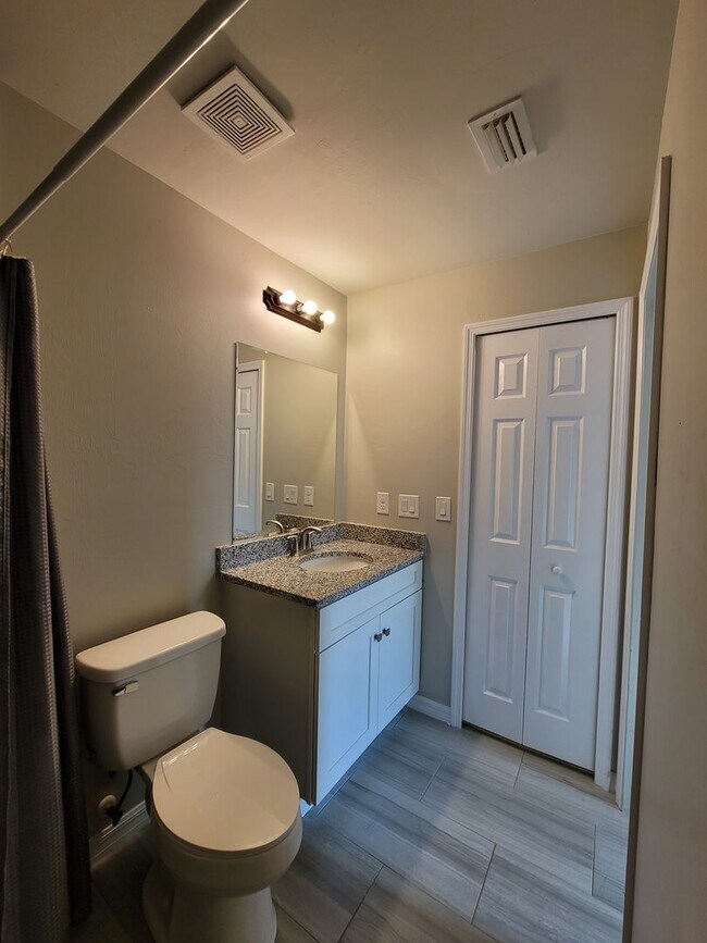 Building Photo - Duplex for rent