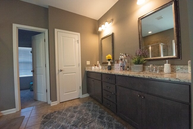 Building Photo - 830 W Richland Cir