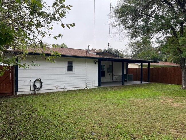 Building Photo - 1318 Broadmoor Dr
