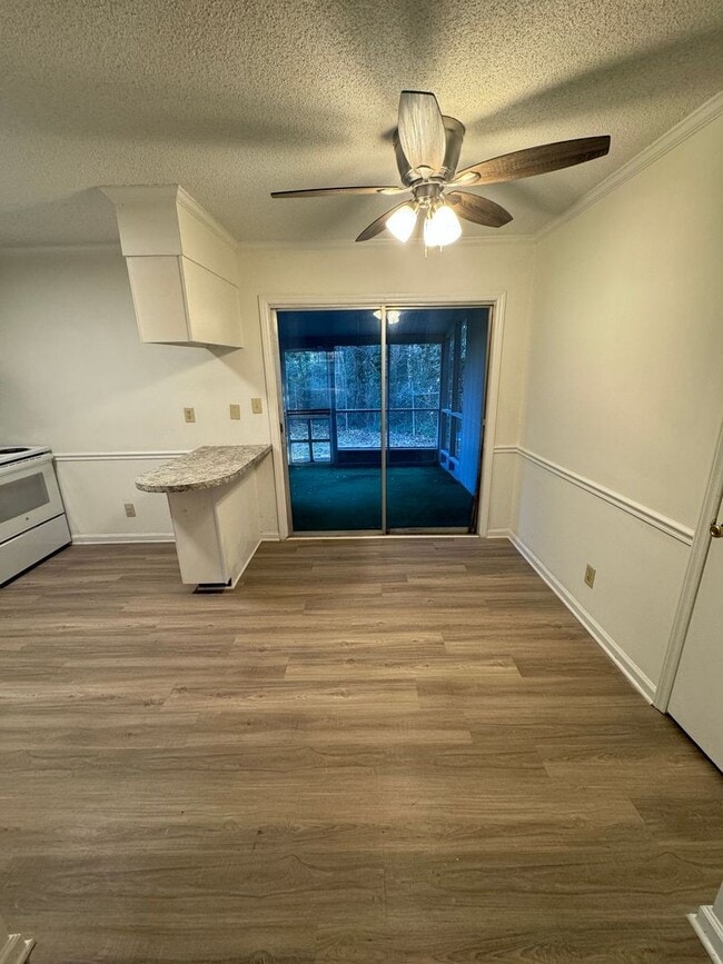 Building Photo - Completely Remodeled 2-Bedroom, 1.5 Bathroom Condo ***RENT SPECIAL: TWO MONTHS FREE RENT***