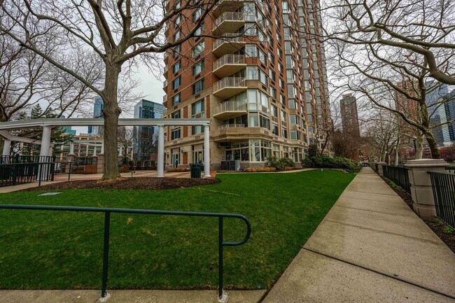 Building Photo - 20 2nd St