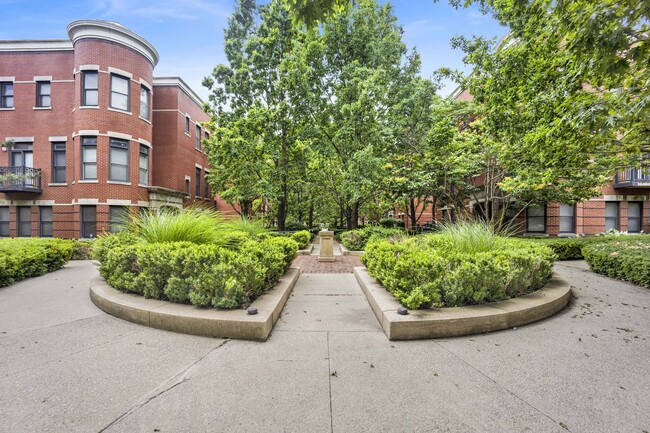 Building Photo - 948 W 15th Pl