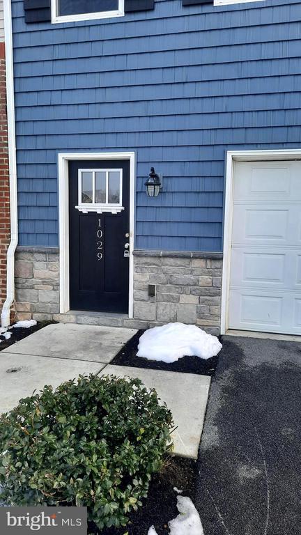 Building Photo - 1029 Admiral's Quay Dr