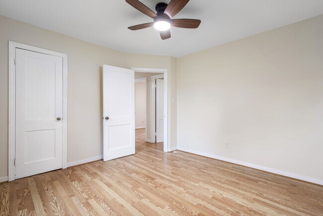 Building Photo - $2,300 / 3 br / 1.0 ba / 1,008 sqft