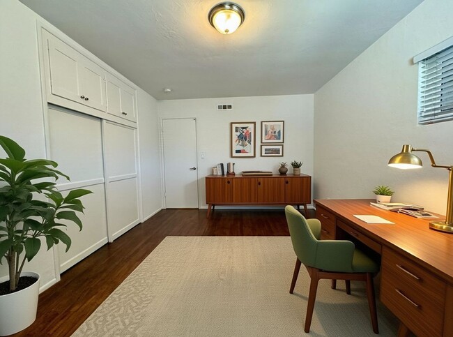 Building Photo - AVAILABLE NOW! BEAUTIFUL 3BD/1.5BA POINT LOMA HOME w/ GARAGE & LAUNDRY!