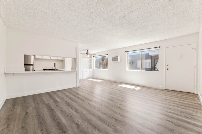 Building Photo - 10535 Lindley Avenue