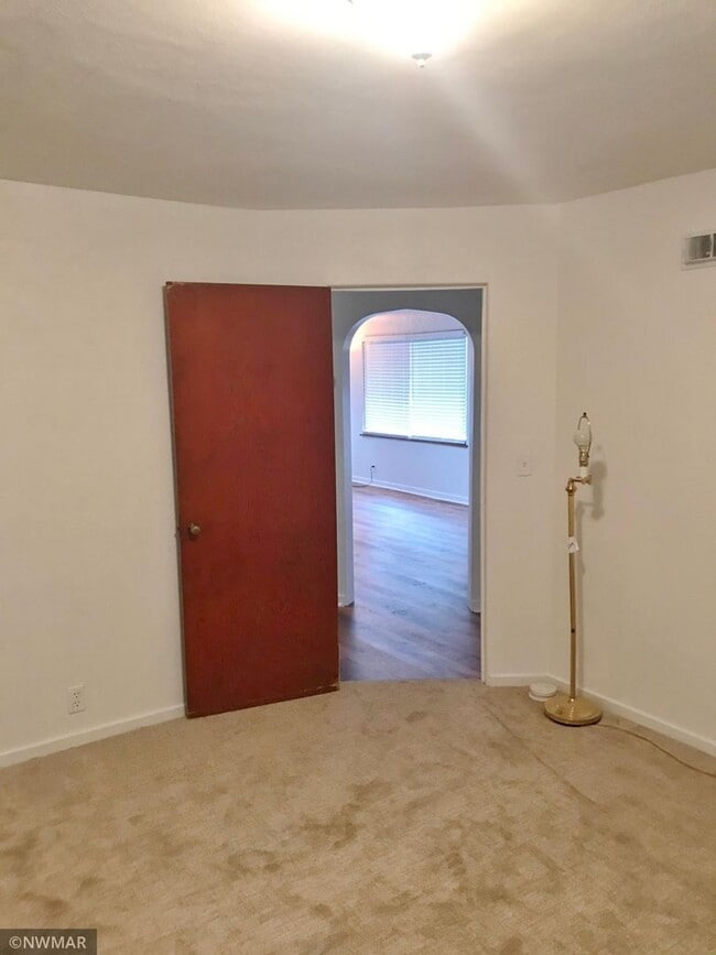 Building Photo - 2 Bedroom Home