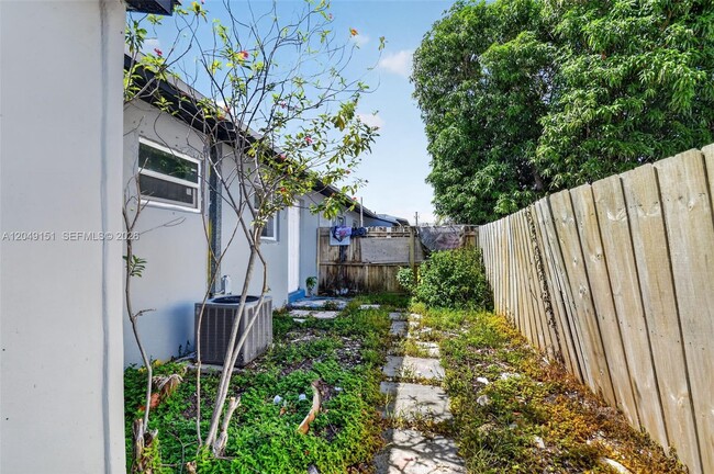 Building Photo - 824 Bayberry Dr