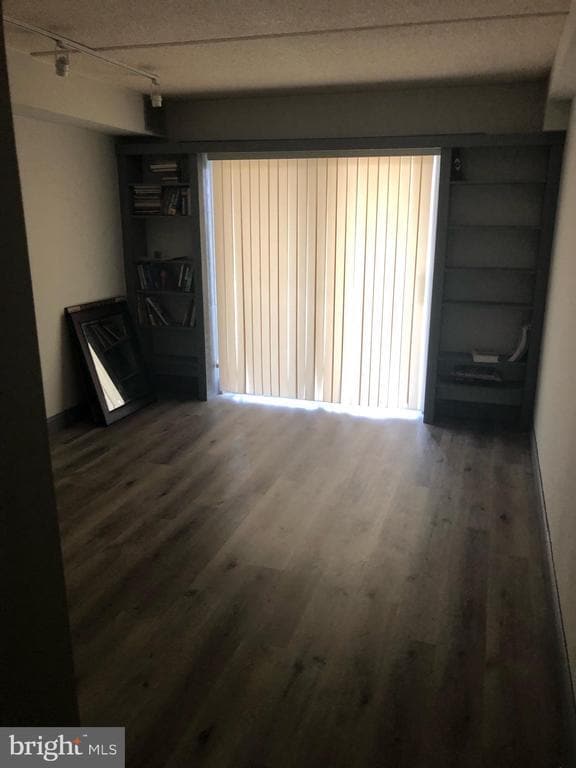 Building Photo - 20926 Valley Forge Cir