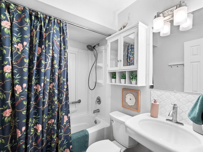 Building Photo - 126 Beachwood Ave