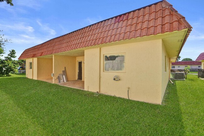 Building Photo - 7010-7012 NW 78th Ave