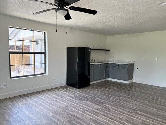 Building Photo - 201 Eastwood St